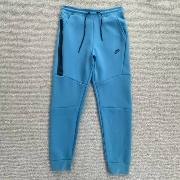 Pantaloni Nike Tech